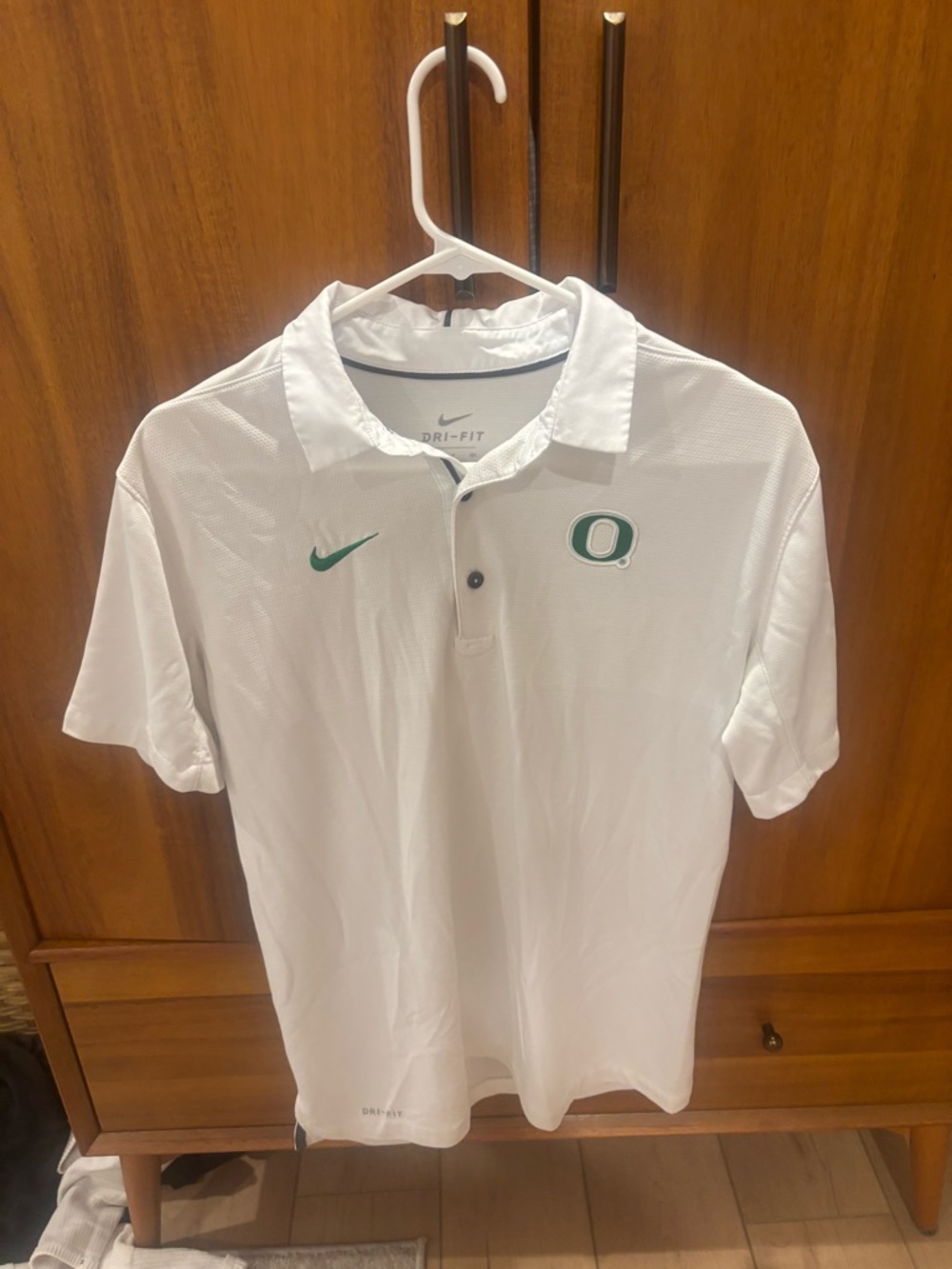 University of Oregon Nike White Polo with Green Nike Swoosh and Oregon O Logo
